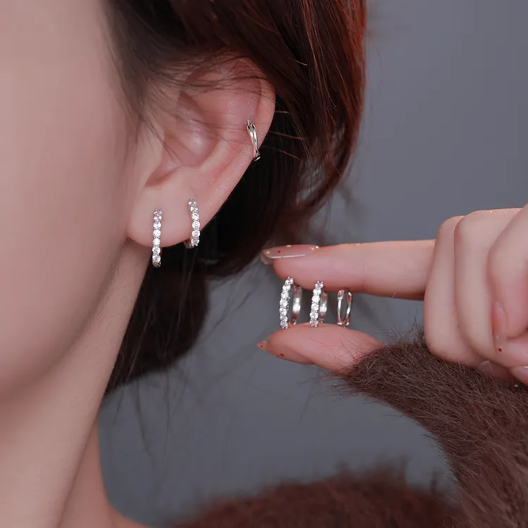 足银合成锆石耳饰 闪耀镶嵌耳环百搭精致气质耳饰女轻奢高级耳扣