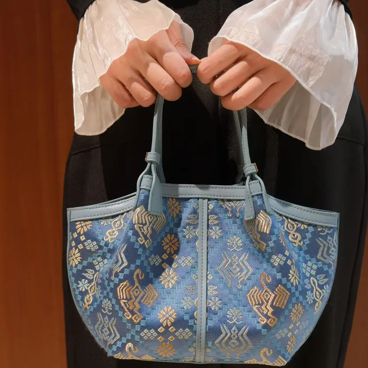 谭湘光 | 广西非遗壮锦2025年新款壮锦拼色饺子包包壮锦包包轻奢