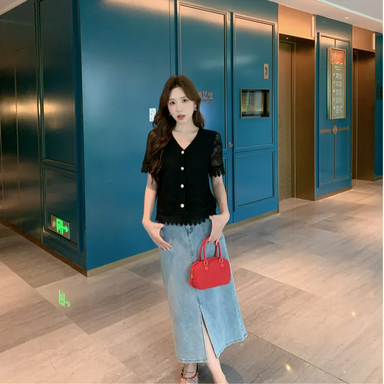 奢姿大码女装2025夏季减龄镂空V领衬衫胖妹妹百搭时尚蕾丝上衣