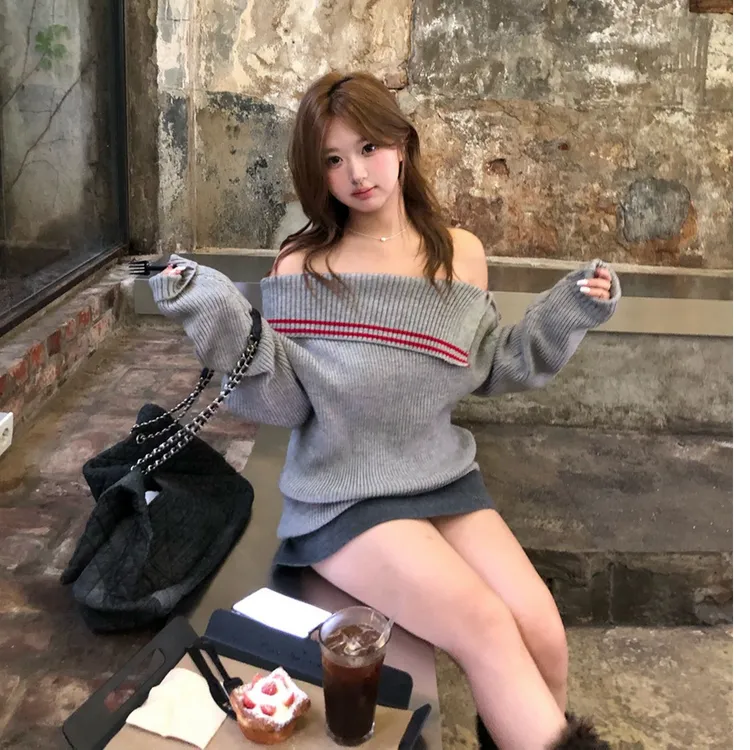 韩系慵懒风针织衫女秋冬季新款时尚宽松洋气露肩条纹别致毛衣半裙