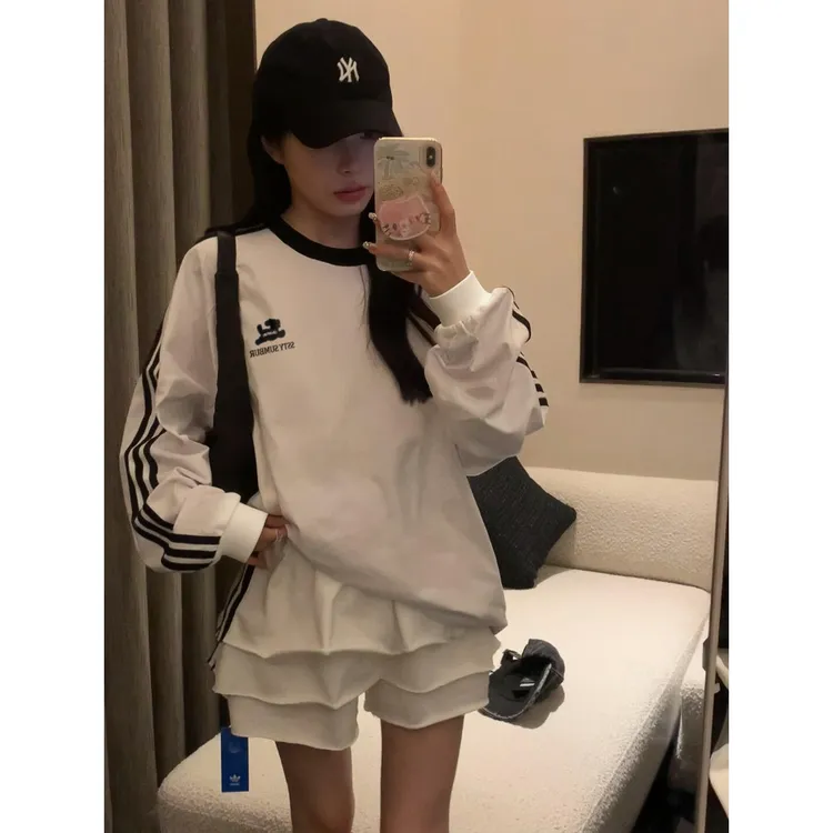 新款时尚潮牌休闲学院风秋冬穿搭加绒加厚圆领卫衣上衣保暖好物