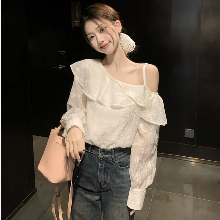 法式荷叶边小衫设计感小众气质春季韩版一字肩上衣女白色露肩衬衫