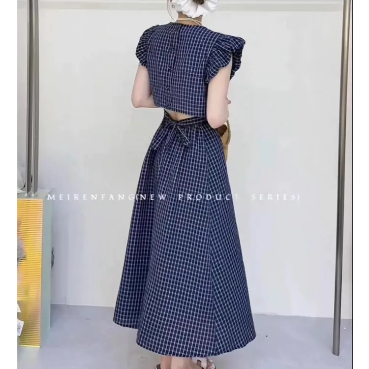 韩系时尚设计感后背镂空连衣裙女2025新款轻奢气质显瘦修身长裙子