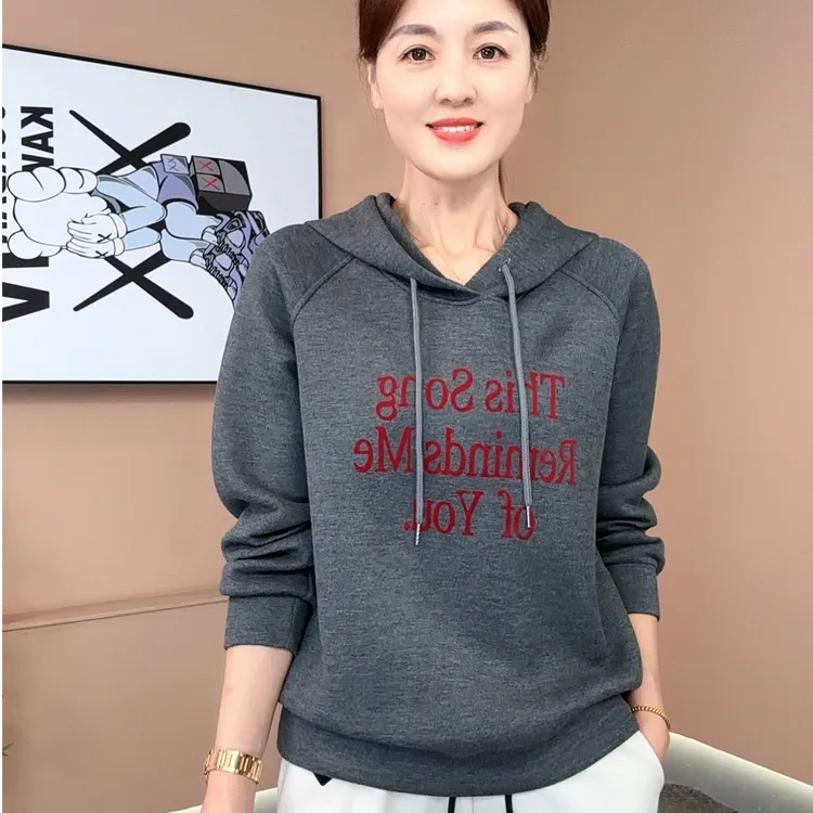 2025秋季女士连帽长袖卫衣字母设计洋气减龄时尚休闲上衣8999-04
