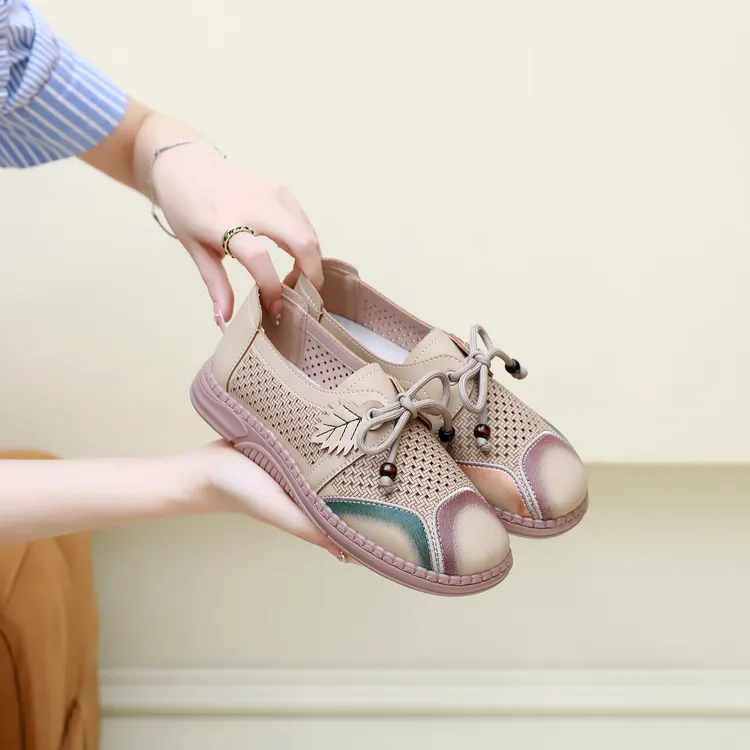 2025秋季新款女鞋文艺复古镂空百搭平底女鞋中年妈妈休闲鞋平底鞋