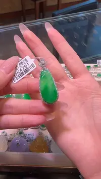 翡翠18K金镶嵌颈饰DK4791冰绿福瓜