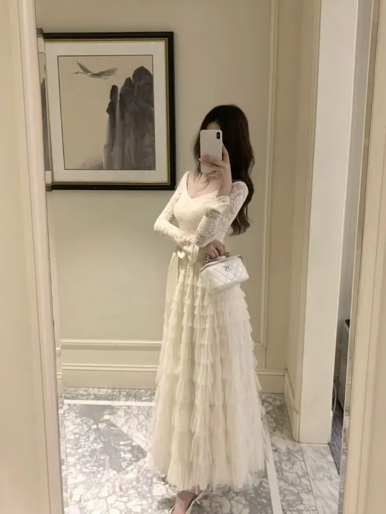 【粉荔漫舞】法式复古纯欲风2025新款时尚洋气百搭蕾丝蛋糕连衣裙