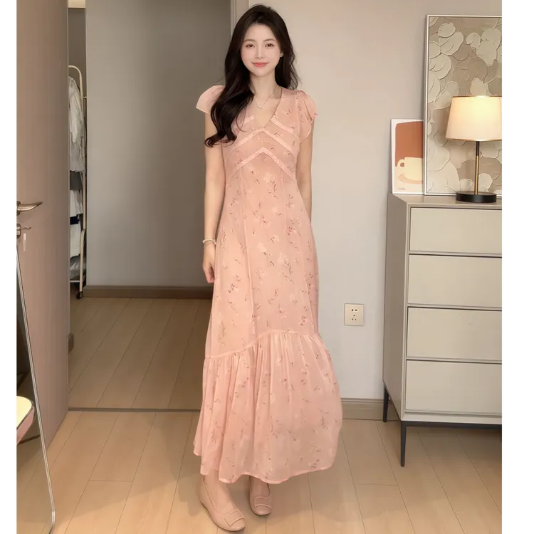 粉色碎花连衣裙女夏季2025新款气质收腰显瘦甜美法式雪纺v领长裙