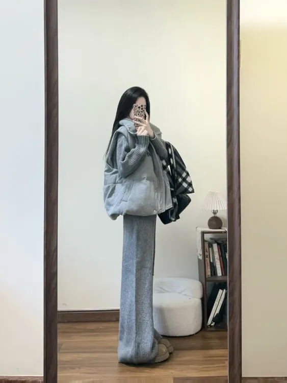 2025秋冬新款韩系灰色针织开衫保暖无袖背心棉服休闲裤显瘦三件套