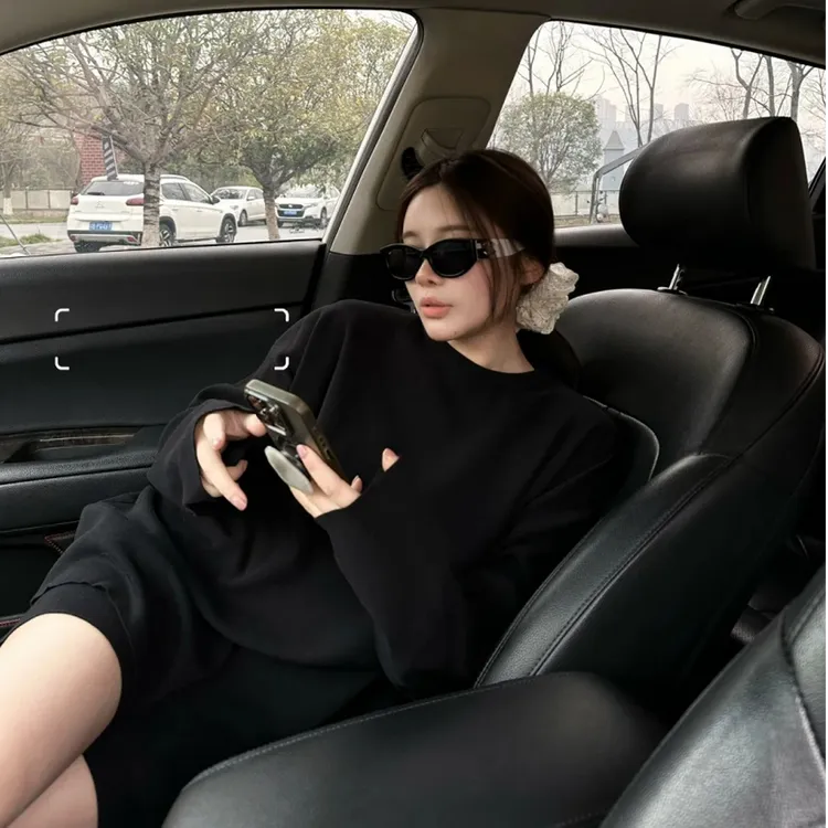 春秋休闲慵懒风黑色运动套装女2025新款宽松圆领上衣短裤两件套潮