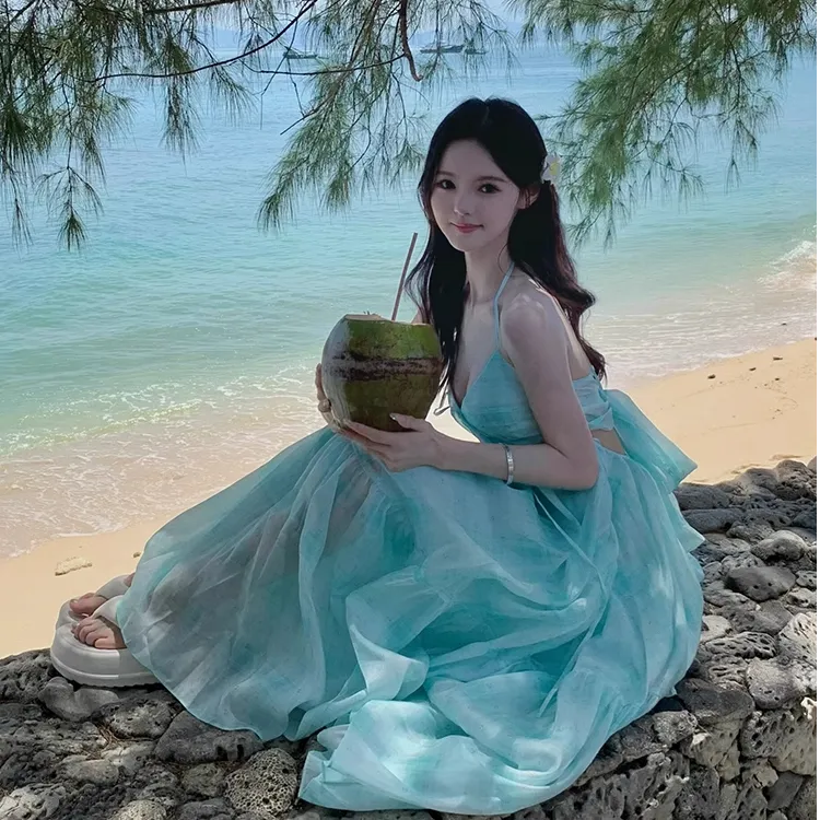 薄荷曼波海边度假氛围感沙滩裙设计感挂脖连衣裙仙女气质大摆裙子