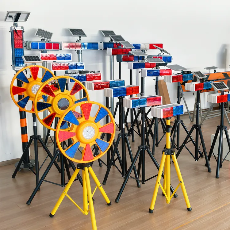 LUGONG/路工新款高配太阳能爆闪灯双面四格红蓝道路施工路障灯