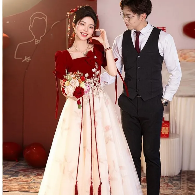 订婚晚礼服高级感纱裙敬酒服2025新款新娘酒红色裙子主持人连衣裙