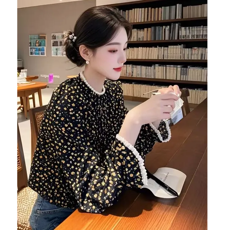 法式独特漂亮小衫2025春宽松慵懒风气质绝美黄色碎花泡泡袖衬衫女