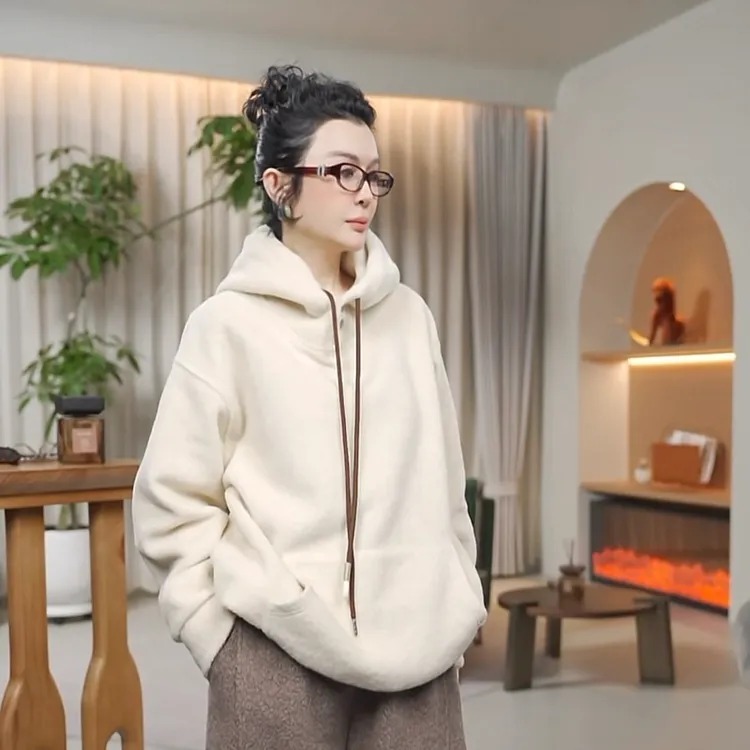 PanYiXiu/潘依绣慵懒风绒面连帽抽绳宽松减龄长袖卫衣 W-63595