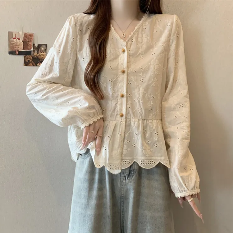 大码法式钩花镂空V领长袖蕾丝衬衫女春秋胖M宽松显瘦百搭洋气上衣