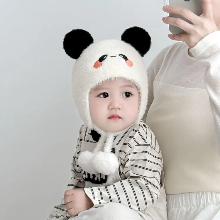 宝宝帽子冬季超萌可爱熊猫毛绒护耳保暖婴幼儿童卡通毛球厚帽子潮