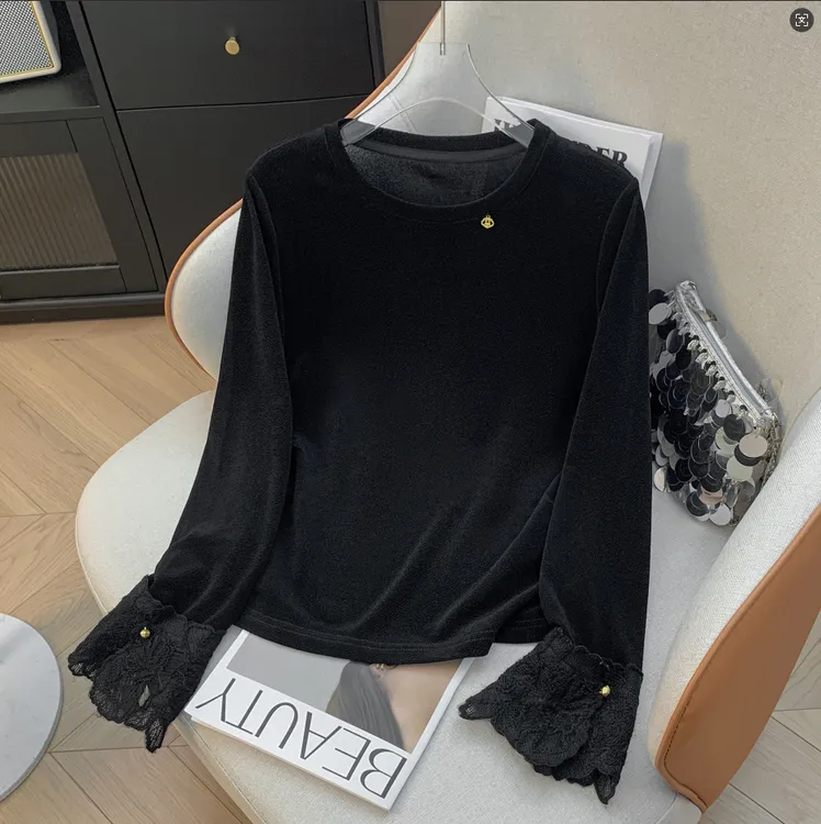 D999-3227【茉莉】秋季新品设计感钩花蕾丝长袖时尚圆领显瘦打底衫