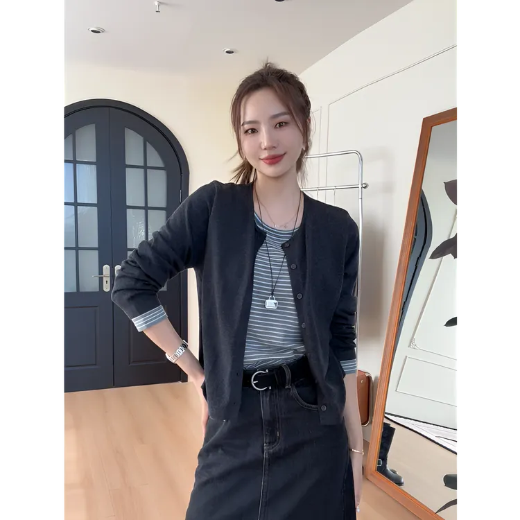 【余欢欢】早秋百搭长袖透气圆领假两件针织衫-YHW50613