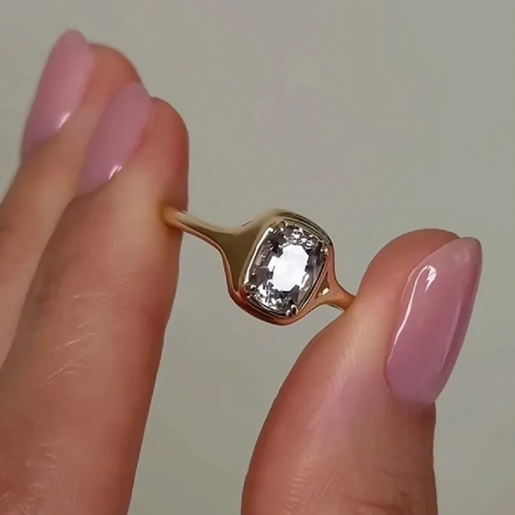 铜合金戒指 中古风简约金色长方锆石戒指女款小众素款指环高级感