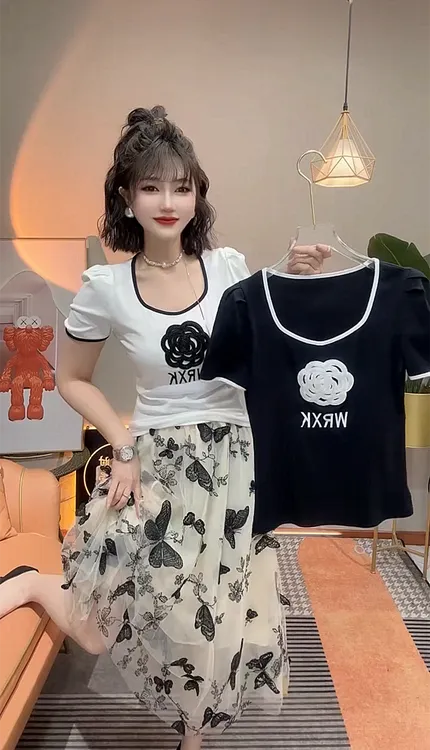 网红同款甜美百搭短袖T恤女2025夏新款时尚花朵小衫修身显瘦上衣