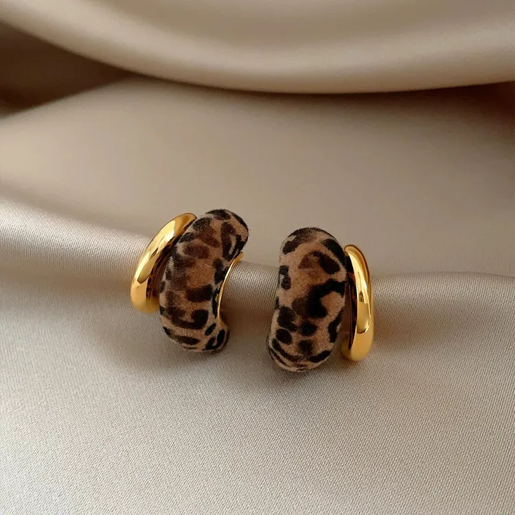 铜合金耳饰 秋冬植绒豹纹C圈耳钉女小众高级感耳环百搭气质耳饰品