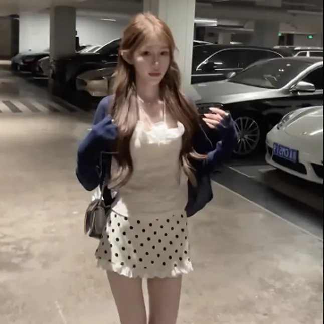 网红时尚炸街新款女装新款时尚简约内搭百搭开衫纯欲慵懒风女装