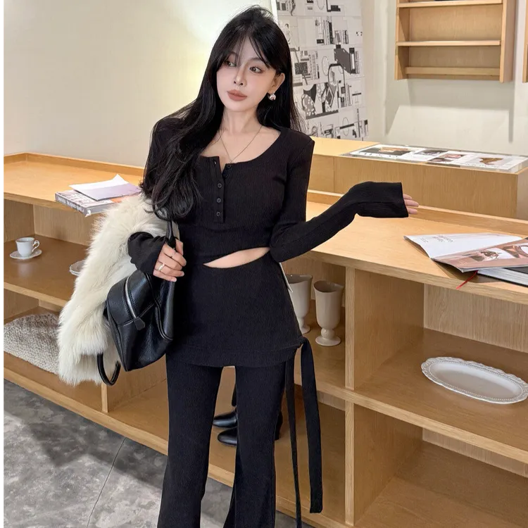 2025冬季新款韩系气质长袖纽扣针织上衣+休闲屁帘喇叭裤两件套装