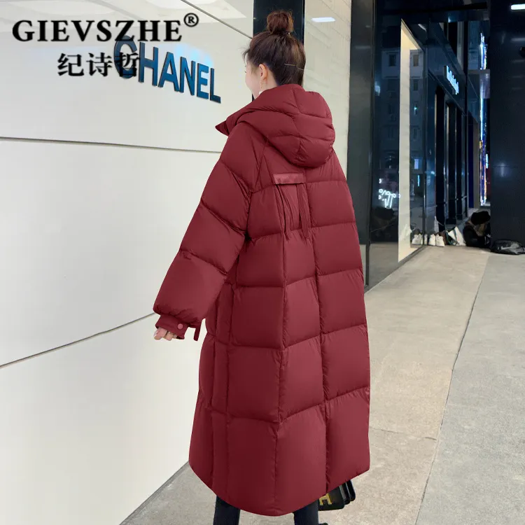 纪诗哲红色长款羽绒服女过膝2025新款冬季气质显瘦时尚白鸭绒外套