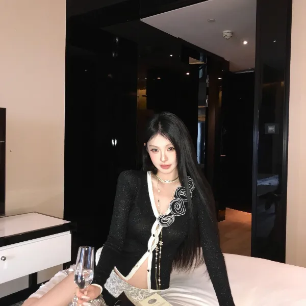 蕾丝长袖针织V领通勤黑色毛针织衫女显瘦花朵复古蕾丝套装小香风