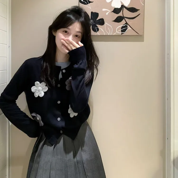 甜美温柔风立体花朵拼接针织毛衣女2025秋冬新款超好看上衣假两件
