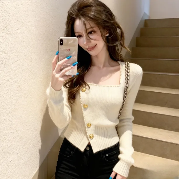 软糯毛衣女冬绝美巨好看轻奢高端设计感气质掐腰方领米白色针织衫