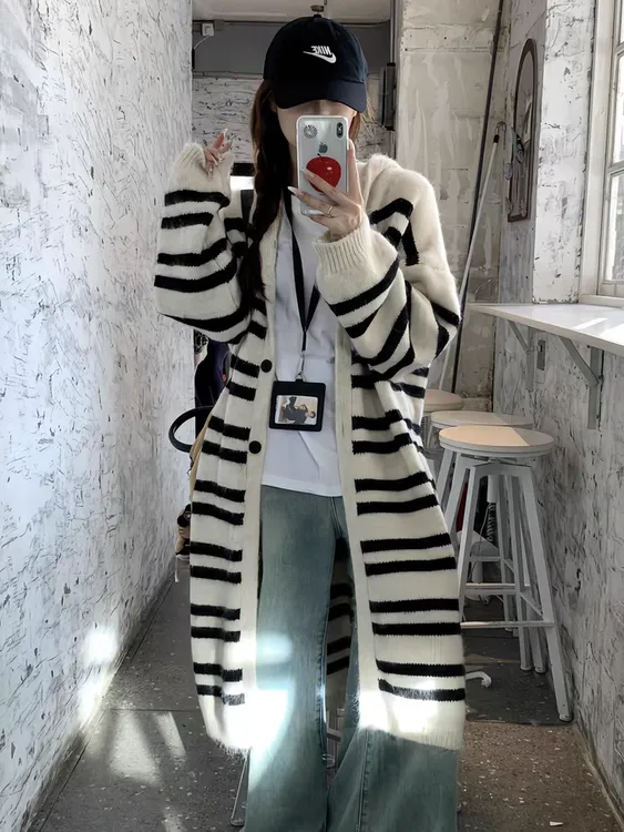 秋冬新款韩系宽松慵懒风条纹连帽中长款开衫过膝针织毛衣外套女