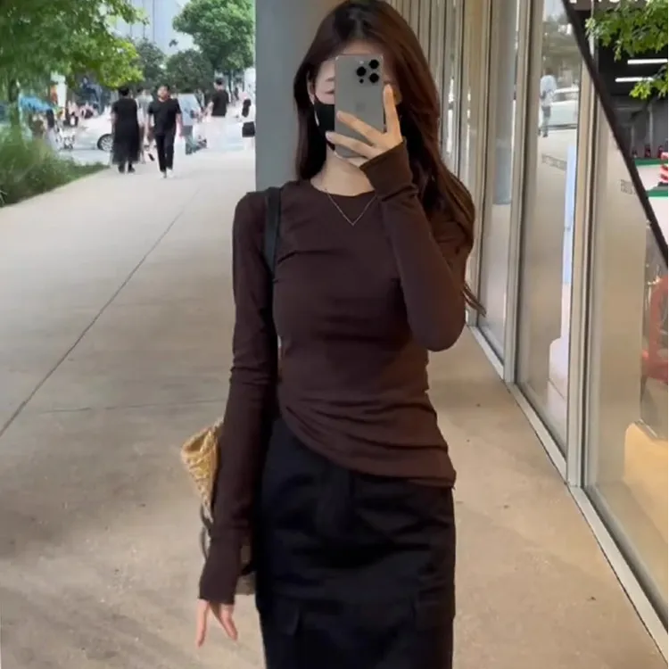 咖色圆领正肩修身短款内搭打底衫上衣女早秋韩系穿搭长袖紧身t恤