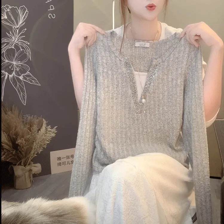 2025秋冬新款减龄假两件烫钻V领重工长袖T恤女显瘦遮肚上衣打底衫