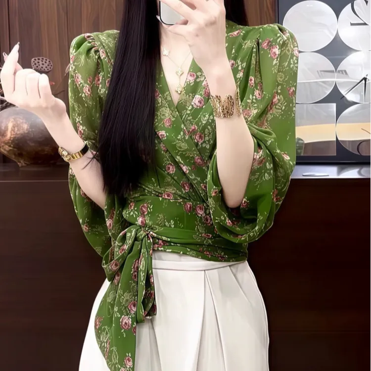 2025夏季新款法式洋气独特别致设计感时尚减龄雪纺衬衫