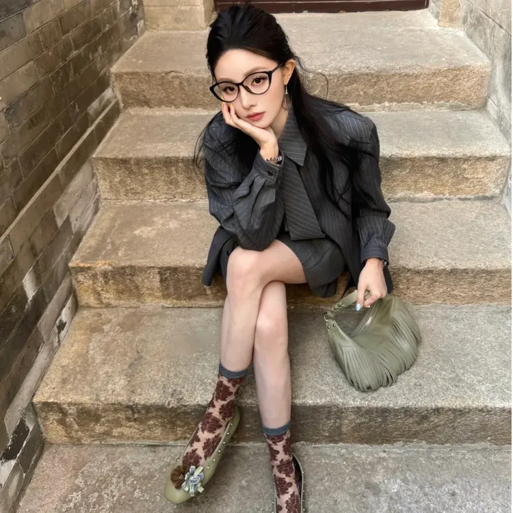 2025春夏新款韩系穿搭休闲时尚慵懒风高级感衬衫上衣短裙套装女