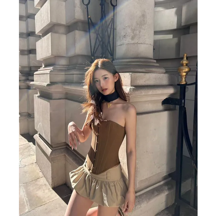 辣妹性感洋气单排扣抹胸背心女夏显瘦高级感收腰上衣配高腰裙裤