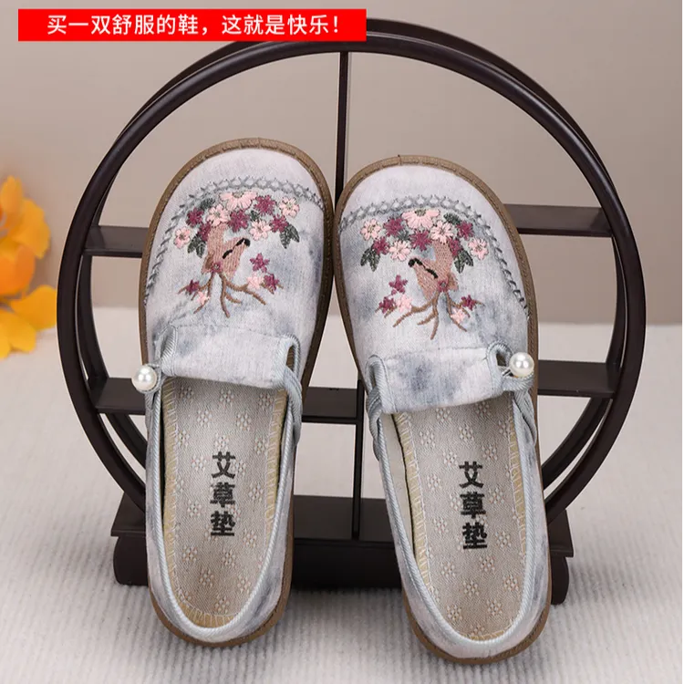 春秋老北京布鞋女绣花鞋一脚蹬平底妈妈鞋百搭休闲鞋透气软底单鞋