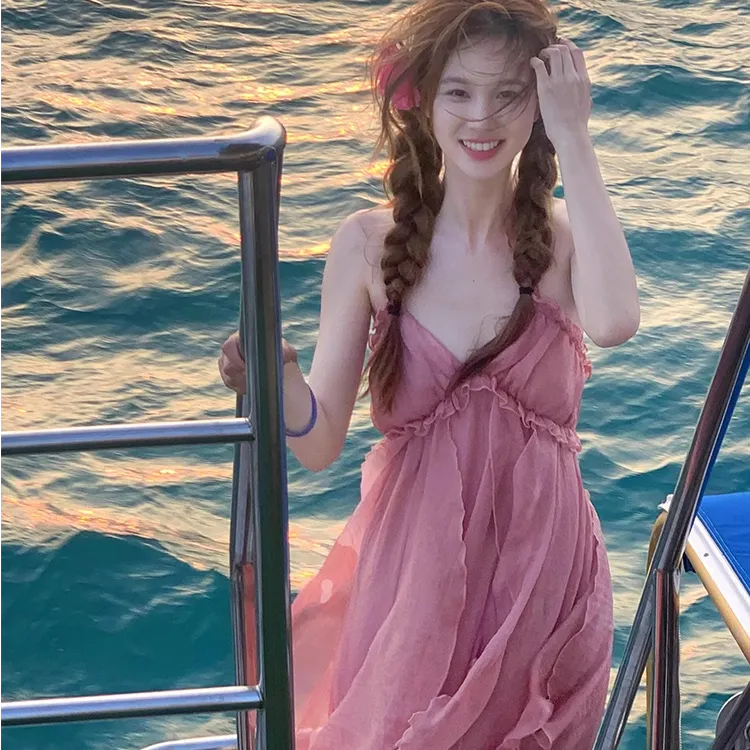 法式粉色度假风露背挂脖吊带连衣裙女海边氛围感拍照仙女沙滩长裙