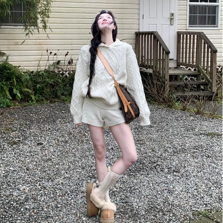 2025春夏季时尚舒适慵懒风上衣设计感百搭修身显瘦短裤奢华两件套