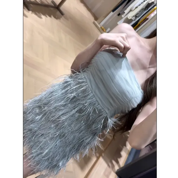 法式复古抹胸连衣裙女秋冬新款高级感气质收腰显瘦羽毛拼接短裙子