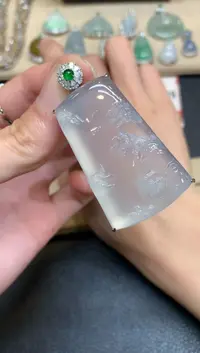 【闪购商品】翡翠颈饰18K金镶嵌无事牌【无服务费】