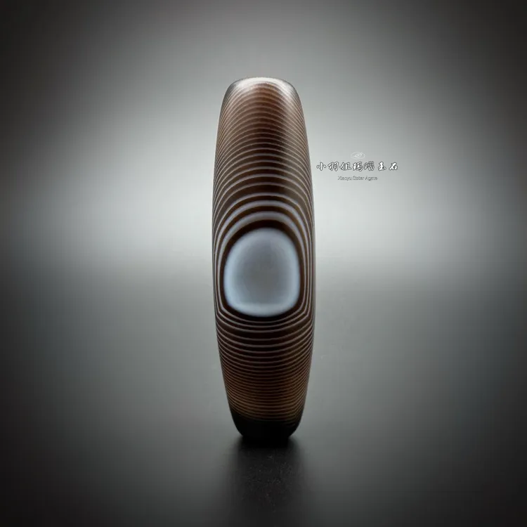 天然缠丝玛瑙哑光蓝瞳满线双牙靠山纹 尺寸 45*13
