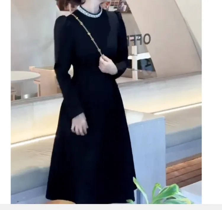 2024冬季新款时尚女装网红高级感休闲爆款连衣裙修身