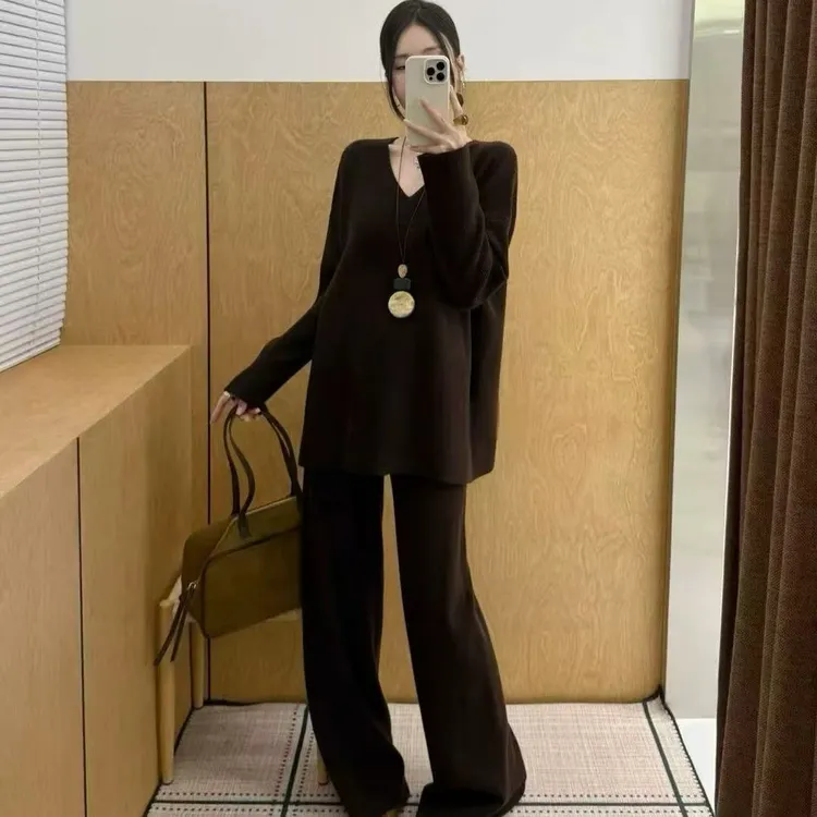 冬季加绒加厚正肩显瘦保暖V领纸片人两件套套装