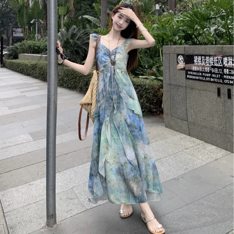 法式V领连衣裙绿色印花吊带裙收腰显瘦裙子女夏季仙女荷叶边长裙