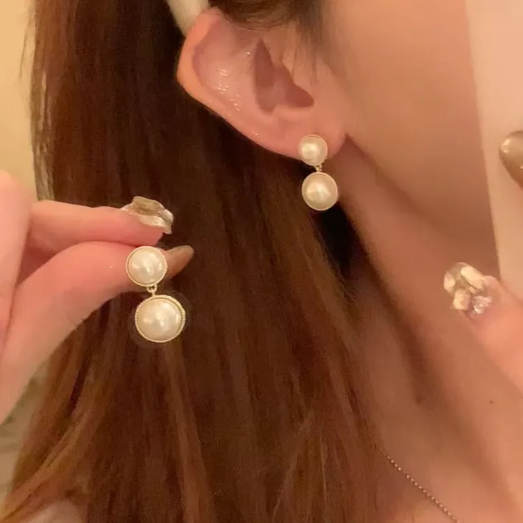 铜合金仿珍珠耳饰 秋冬轻奢法式珍珠耳环女气质高级感耳针耳饰