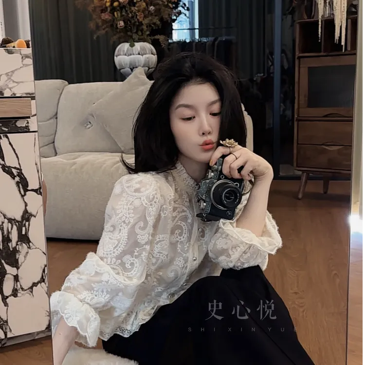 【悦悦专属】法式设计重工蕾丝镂空花苞袖长袖衬衣Y1308