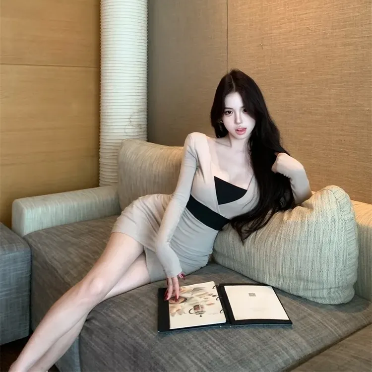 轻熟风小众高级感辣妹风性感假两件撞色紧身包臀连衣裙2025年秋季